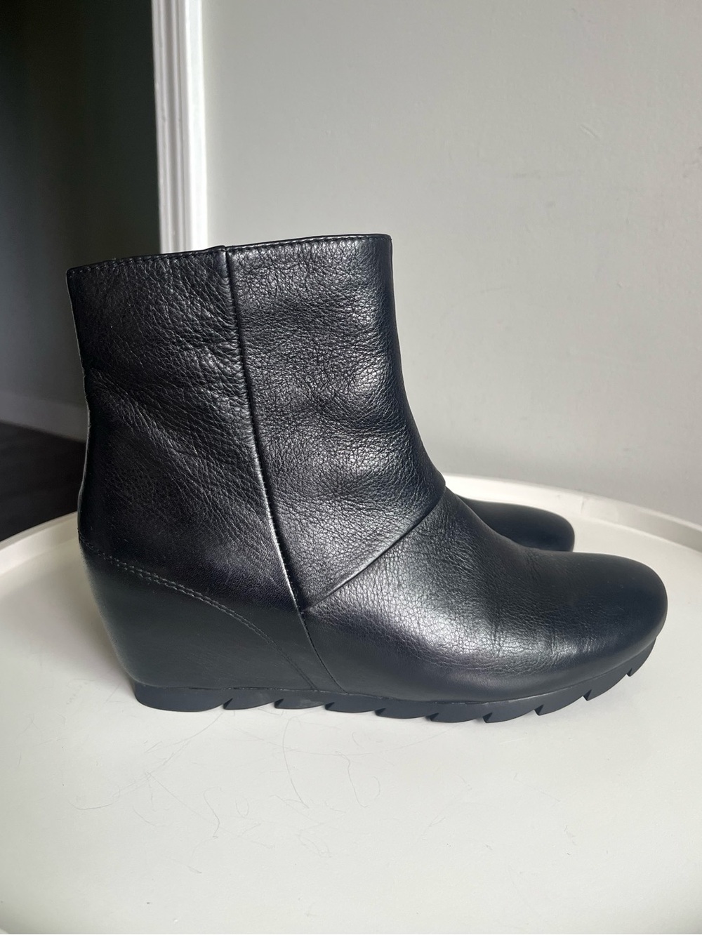 Gentle Souls By Kenneth Cole Barne Voyage Black Leather Wedge Boots 9M